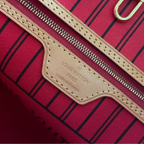 Louis Vuitton Neverfull MM Cerise - Picture 16 of 16
